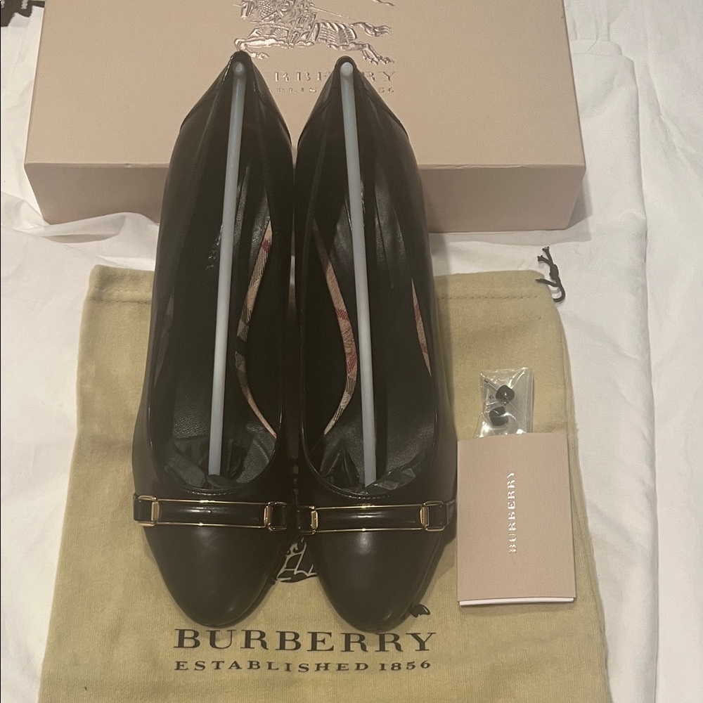 MAKE AN OFFER !!! Burberry Brand NewNIB Black Leather Heels with Gold Accent sz8